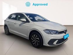 Gris sólido Usado 2023 VW Polo Life Berlina | 21.900 € (Precio justo)