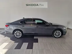 Gris / plateado Nuevo 2024 Skoda Superb Selection Berlina | 36.950 € (Precio justo)