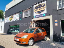Naranja Usado 2004 Ford Fiesta Ambiente Utilitario | 2300 € (Precio justo)