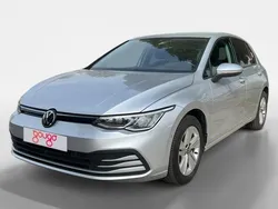 Gris / plata Usado 2023 VW Golf VIII Life Berlina | 21.890 € (Precio justo)