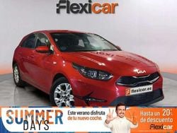 Rojo Usado 2023 Kia Ceed 2 Berlina | 15.190 € (Buen precio)