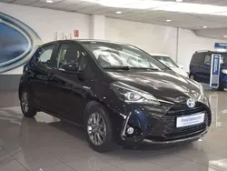 Negro Usado 2018 Toyota Yaris Hybrid Active Utilitario | 16.900 € (Caro)