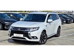 Blanco Usado 2016 Mitsubishi Outlander P-HEV SUV | 17.900 € (Precio justo)
