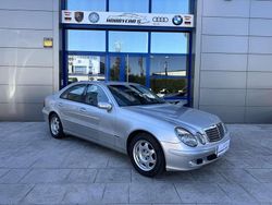 Gris Usado 2004 Mercedes E220 Berlina | 5800 € (Precio justo)