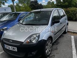 Gris / plata Usado 2006 Ford Fiesta Trend Utilitario | 2499 € (Buen precio)