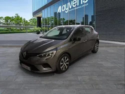 Gris Usado 2023 Renault Clio V Equilibre Utilitario | 13.600 € (Precio justo)
