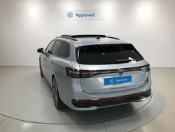 Gris plata Usado 2024 VW Passat R-line Familiar | 41.500 €