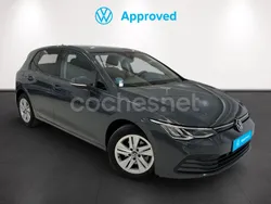 Gris / plata Usado 2023 VW Golf VIII Life Berlina | 29.900 € (Precio justo)