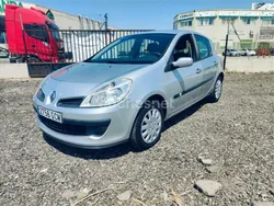 Gris / plata Usado 2008 Renault Clio II Business Berlina | 3990 € (Precio justo)