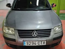 Gris Usado 2004 VW Passat Advance Berlina | 2500 € (Buen precio)