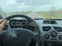 Gris / plata Usado 2004 Renault Mégane II Dynamique Berlina | 2990 € (Precio justo)
