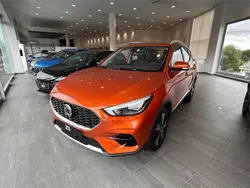 Naranja Nuevo 2025 MG ZS Luxury Berlina | 18.110 € (Precio justo)