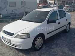 Blanco Usado 2002 Opel Astra Comfort Berlina | 1299 € (Precio justo)