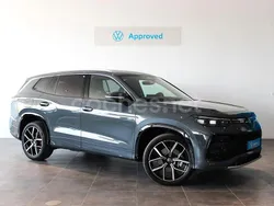 Gris / plata Usado 2025 VW Tayron R-line SUV | 50.990 €