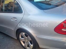 Gris / plata Usado 2004 Mercedes E400 Avantgarde Berlina | 4000 €
