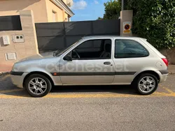Gris / plata Usado 2000 Ford Fiesta Trend Utilitario | 1200 €