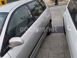 Gris / plata Usado 2004 Mitsubishi Space Star Monovolumen | 1300 €