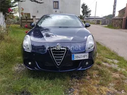 Violeta / lila Usado 2013 Alfa Romeo Giulietta Distinctive Utilitario | 5900 €