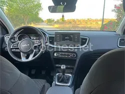 Blanco Usado 2023 Kia Ceed Berlina | 16.500 € (Buen precio)