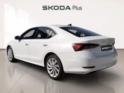 Blanco Usado 2024 Skoda Octavia Selection Berlina | 29.790 € (Un poco caro)