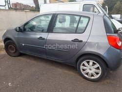 Gris / plata Usado 2007 Renault Clio II Authentique Berlina | 1200 € (Super precio)