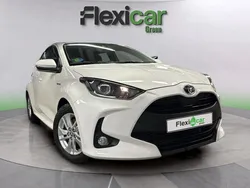 Blanco Usado 2021 Toyota Yaris Hybrid Active Berlina | 17.690 € (Precio justo)