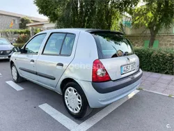 Gris / plata Usado 2004 Renault Clio II Dynamique Berlina | 2200 € (Precio justo)