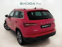 Rojo Usado 2024 Skoda Karoq Selection SUV | 25.750 € (Un poco caro)