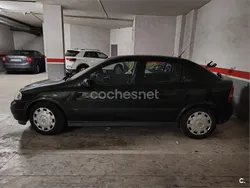 Verde Usado 2002 Opel Astra Comfort Berlina | 1800 € (Precio justo)