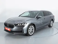 Gris / plata Usado 2024 Skoda Superb Selection Berlina | 33.400 € (Precio justo)