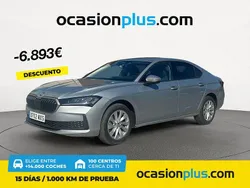 Gris Nuevo 2025 Skoda Superb Essence Berlina | 32.990 € (Precio justo)