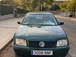 Verde Usado 2001 VW Bora Highline Berlina | 2200 €