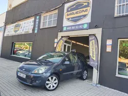 Negro Usado 2005 Ford Fiesta Ghia Utilitario | 2800 € (Precio justo)