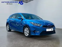 Azul Usado 2024 Kia Ceed Berlina | 21.500 € (Precio justo)