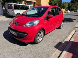 Rojo Usado 2009 Peugeot 107 Urban Move Utilitario | 4599 €