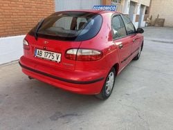 Rojo Usado 2000 Chevrolet Lanos SE Berlina | 1600 €