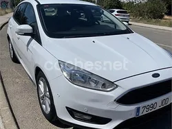 Blanco Usado 2015 Ford Focus Trend Berlina | 8500 € (Precio justo)