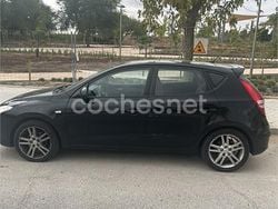 Negro Usado 2010 Hyundai i30 Premium Berlina | 8900 €