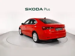 Rojo Nuevo 2024 Skoda Octavia Selection Berlina | 26.300 € (Buen precio)