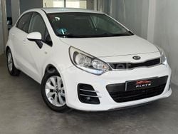 Blanco Usado 2016 Kia Rio Berlina | 7990 € (Precio justo)
