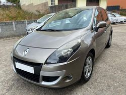Beige Usado 2011 Renault Scénic III Dynamique Monovolumen | 7800 € (Precio justo)