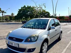 Gris / plata Usado 2006 Ford Fiesta Trend Utilitario | 2900 € (Buen precio)