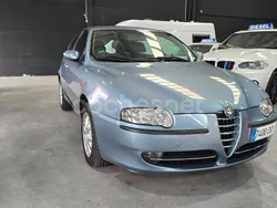 Gris / plata Usado 2003 Alfa Romeo 147 Distinctive Utilitario | 3990 € (Caro)