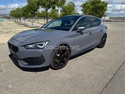 Gris / plata Usado 2023 Cupra Leon Familiar | 27.990 € (Precio justo)