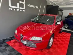 Rojo Usado 2002 Alfa Romeo 147 Distinctive Utilitario | 3790 € (Precio justo)