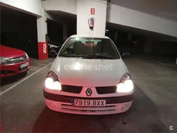 Blanco Usado 2002 Renault Clio II Authentique Berlina | 2000 € (Precio justo)