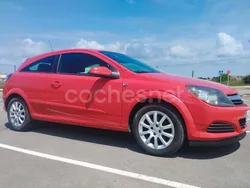 Rojo Usado 2006 Opel Astra GTC Sport Berlina | 2590 € (Precio justo)