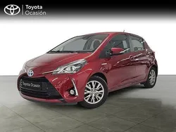 Rojo Usado 2018 Toyota Yaris Hybrid Active Utilitario | 13.890 € (Un poco caro)