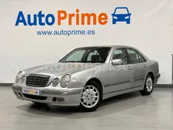 Gris / plata Usado 2001 Mercedes E200 Elegance Berlina | 3370 €