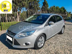 Gris / plata Usado 2013 Ford Focus Titanium Berlina | 7490 € (Precio justo)
